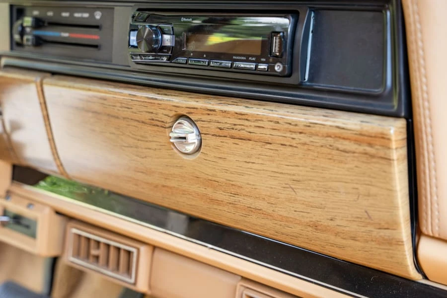 1987 Jeep SJ Grand Wagoneer - Image 7 of 19