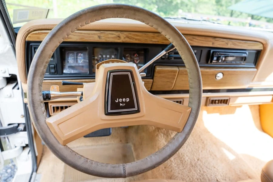 1987 Jeep SJ Grand Wagoneer - Image 10 of 19