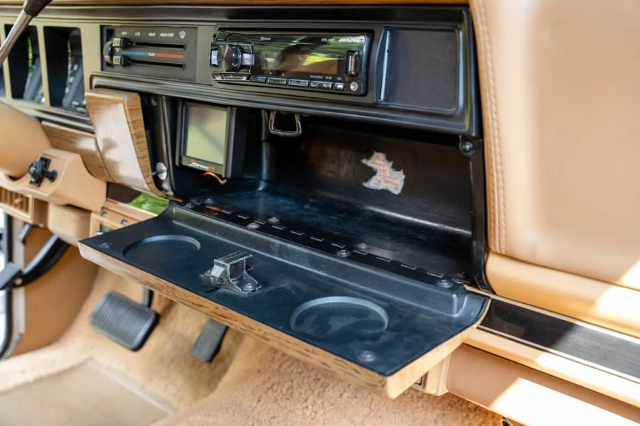 1987 Jeep SJ Grand Wagoneer - Image 11 of 19