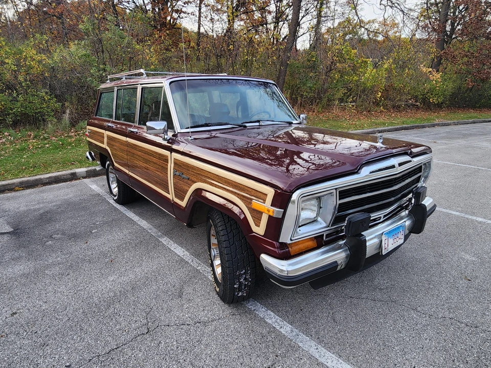 1987 Jeep SJ Grand Wagoneer - Image 10 of 31