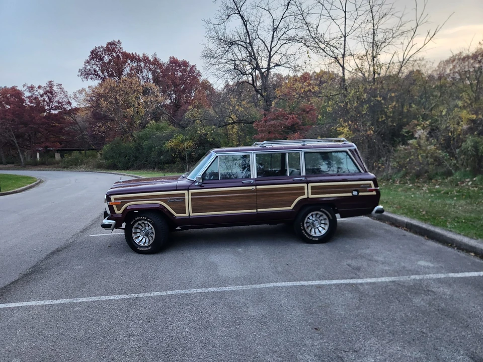 1987 Jeep SJ Grand Wagoneer - Image 24 of 31