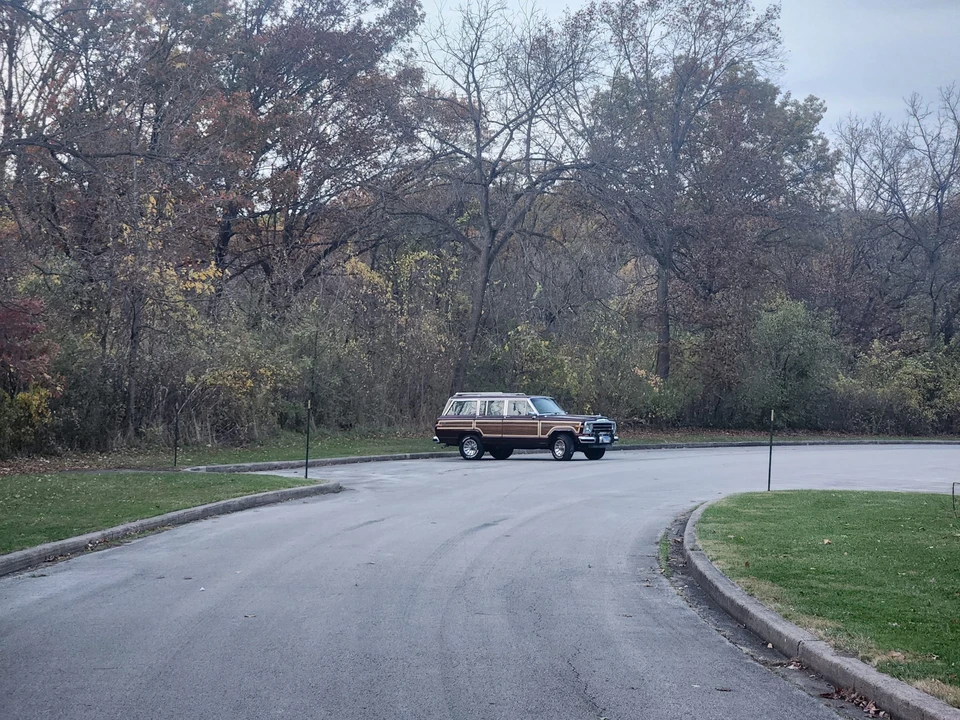 1987 Jeep SJ Grand Wagoneer - Image 13 of 31