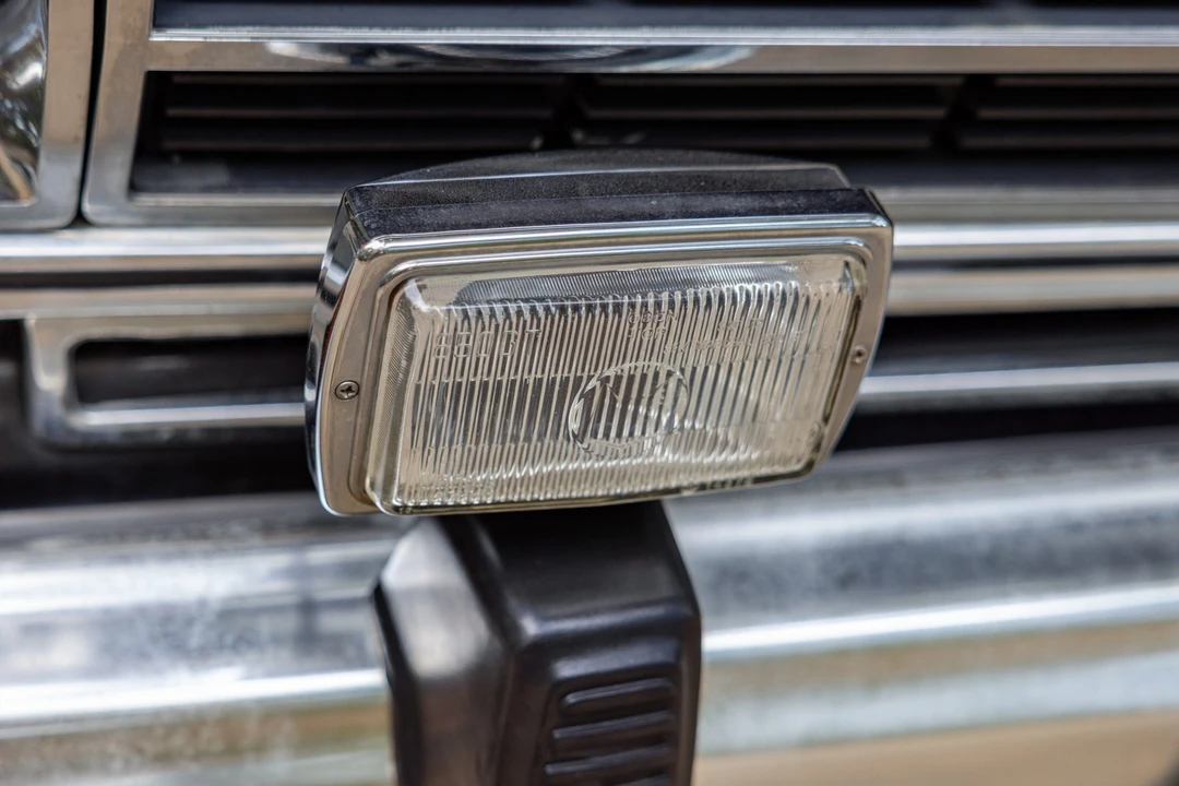 1987 Jeep SJ Grand Wagoneer - Image 14 of 31