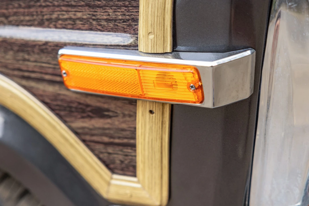 1987 Jeep SJ Grand Wagoneer - Image 16 of 31