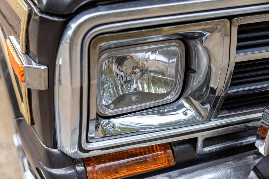 1987 Jeep SJ Grand Wagoneer - Image 13 of 31