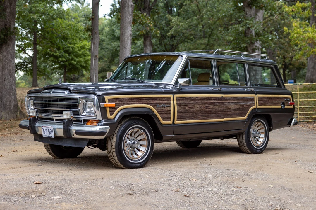 1987 Jeep SJ Grand Wagoneer - Image 2 of 31
