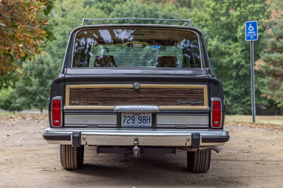 1987 Jeep SJ Grand Wagoneer - Image 7 of 31