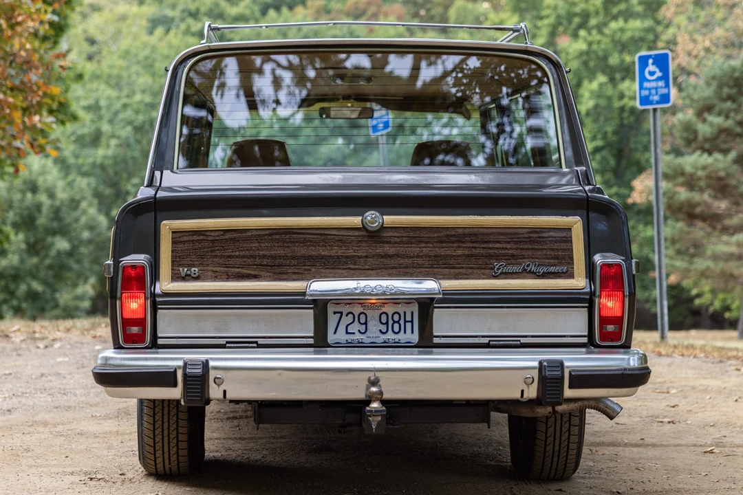 1987 Jeep SJ Grand Wagoneer - Image 18 of 31
