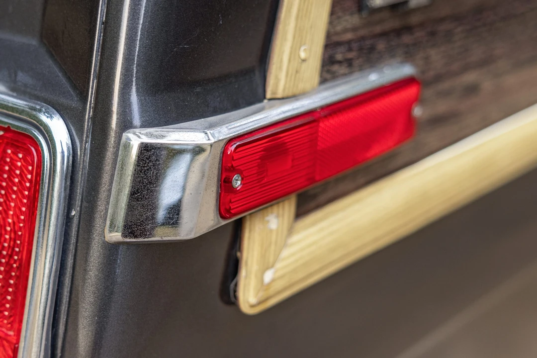 1987 Jeep SJ Grand Wagoneer - Image 21 of 31