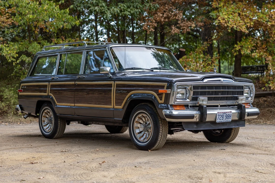 1987 Jeep SJ Grand Wagoneer - Image 4 of 31