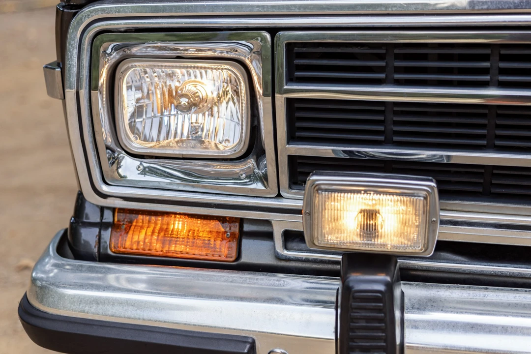 1987 Jeep SJ Grand Wagoneer - Image 11 of 31