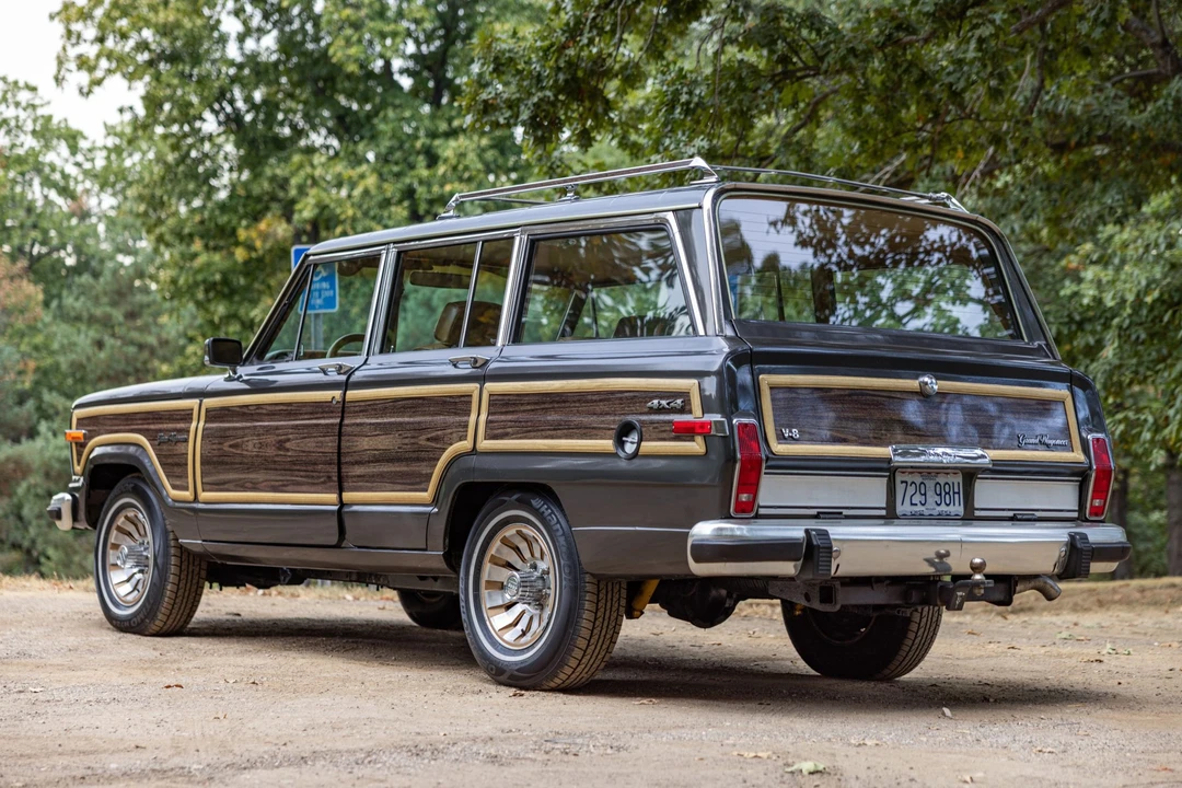 1987 Jeep SJ Grand Wagoneer - Image 8 of 31