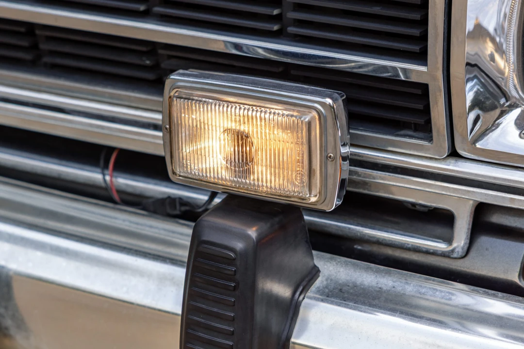 1987 Jeep SJ Grand Wagoneer - Image 15 of 31