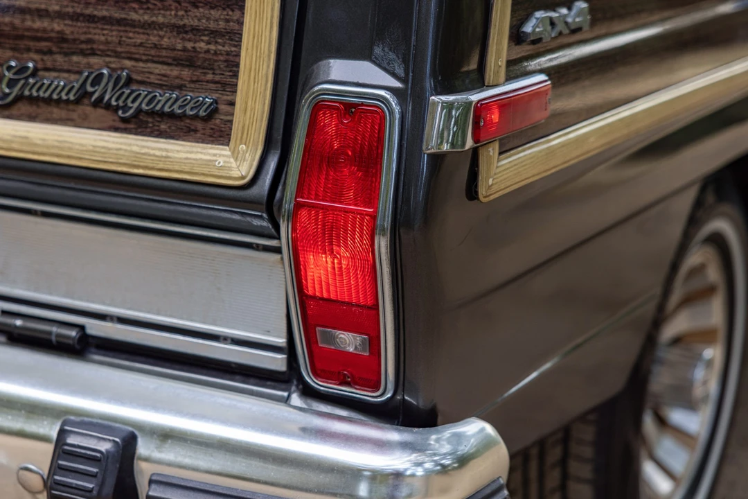 1987 Jeep SJ Grand Wagoneer - Image 20 of 31