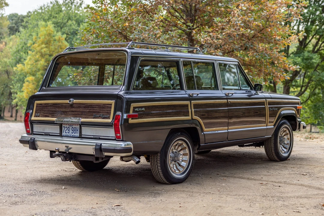 1987 Jeep SJ Grand Wagoneer - Image 6 of 31