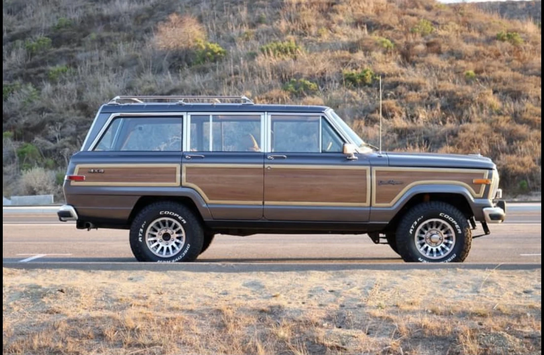 1987 Jeep SJ Grand Wagoneer - Image 15 of 31