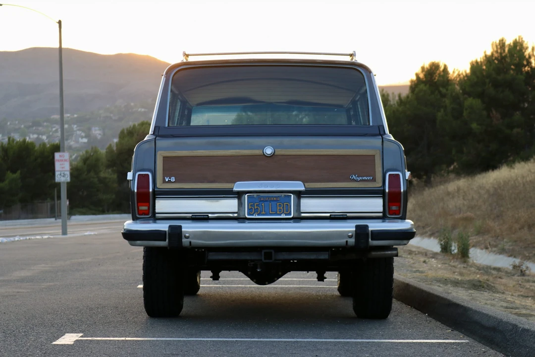 1987 Jeep SJ Grand Wagoneer - Image 11 of 31