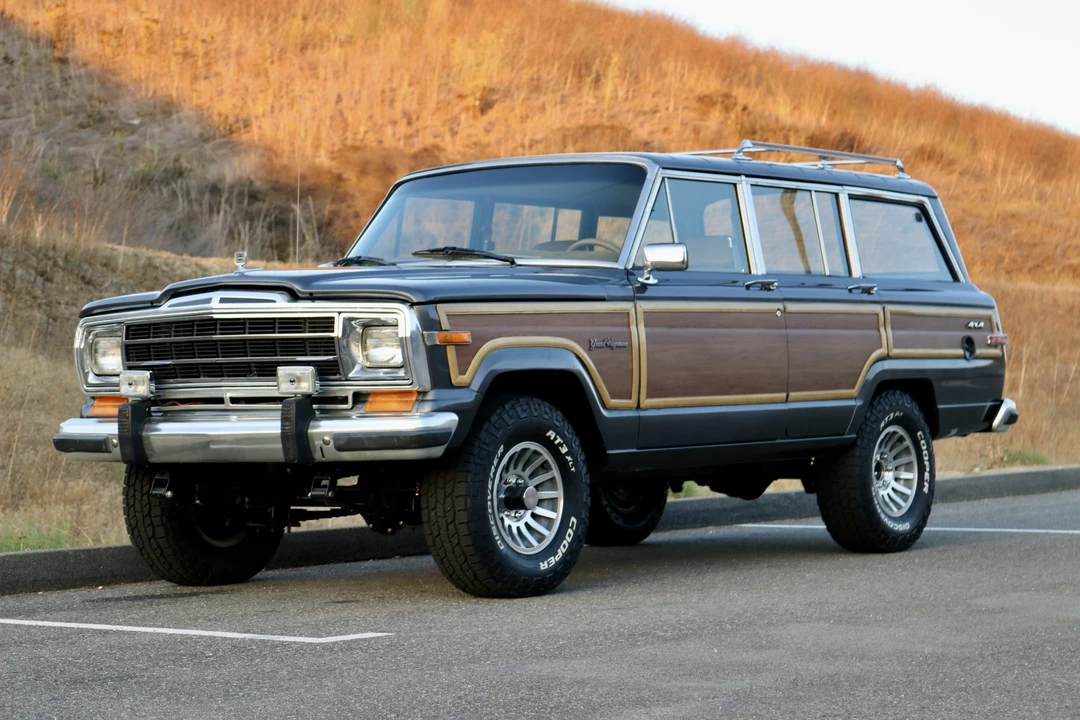 1987 Jeep SJ Grand Wagoneer - Image 4 of 31