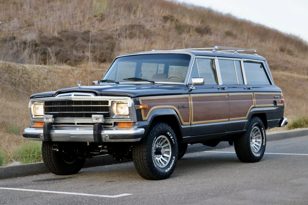1987 Jeep SJ Grand Wagoneer - Image 5 of 31