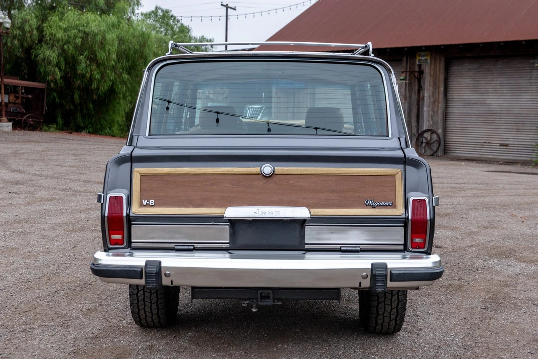 1987 Jeep SJ Grand Wagoneer - Image 10 of 31