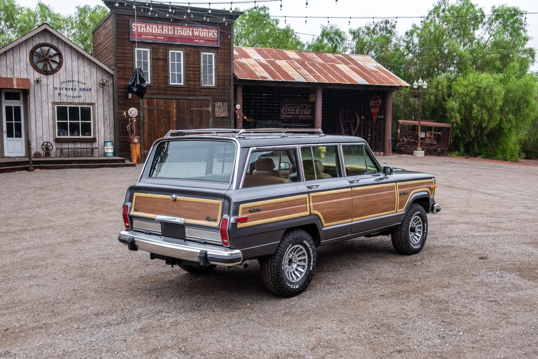 1987 Jeep SJ Grand Wagoneer - Image 13 of 31