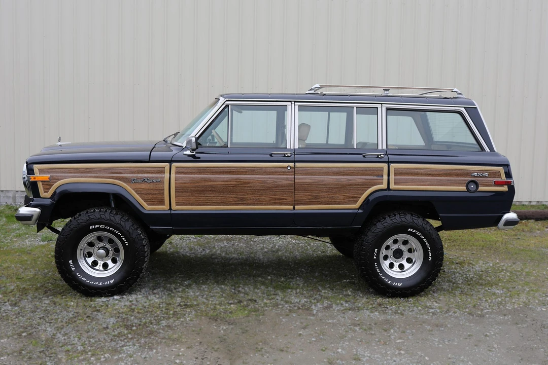 1987 Jeep SJ Grand Wagoneer - Image 5 of 31