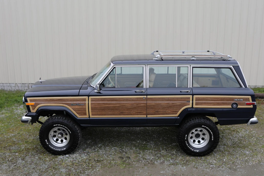 1987 Jeep SJ Grand Wagoneer - Image 6 of 31