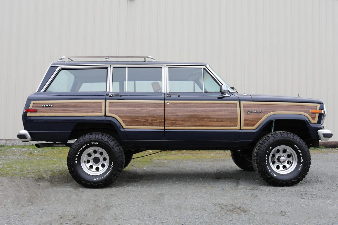 1987 Jeep SJ Grand Wagoneer - Image 15 of 31