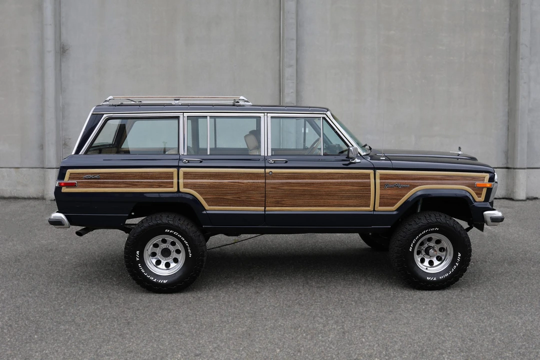 1987 Jeep SJ Grand Wagoneer - Image 14 of 31