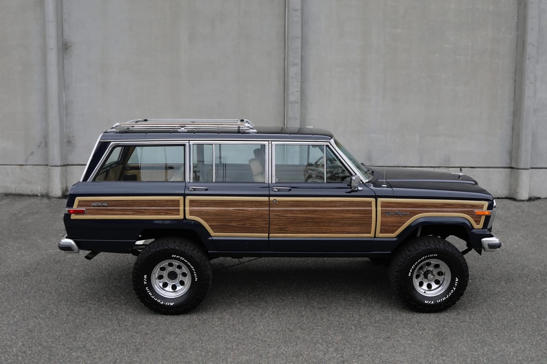 1987 Jeep SJ Grand Wagoneer - Image 13 of 31
