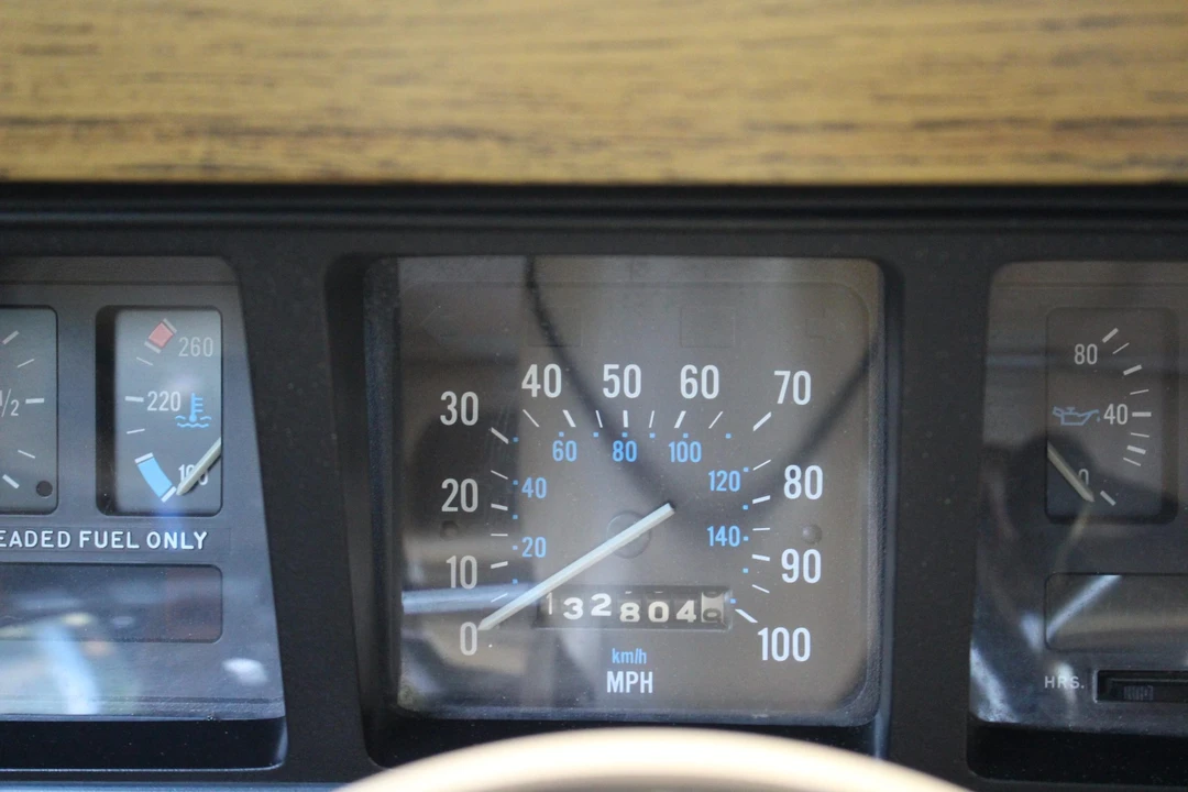 1987 Jeep SJ Grand Wagoneer - Image 26 of 31
