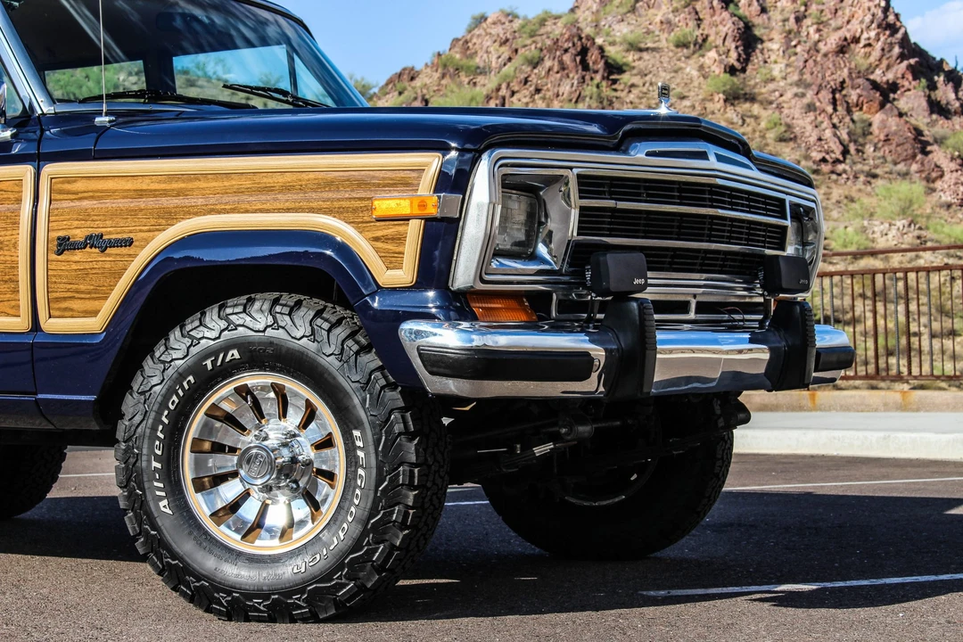 1987 Jeep SJ Grand Wagoneer - Image 7 of 31