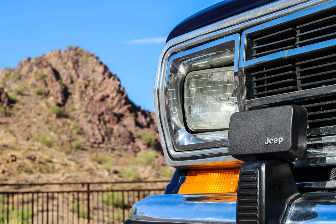 1987 Jeep SJ Grand Wagoneer - Image 14 of 31
