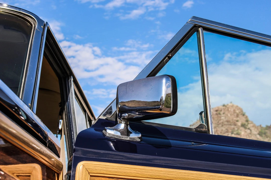 1987 Jeep SJ Grand Wagoneer - Image 16 of 31