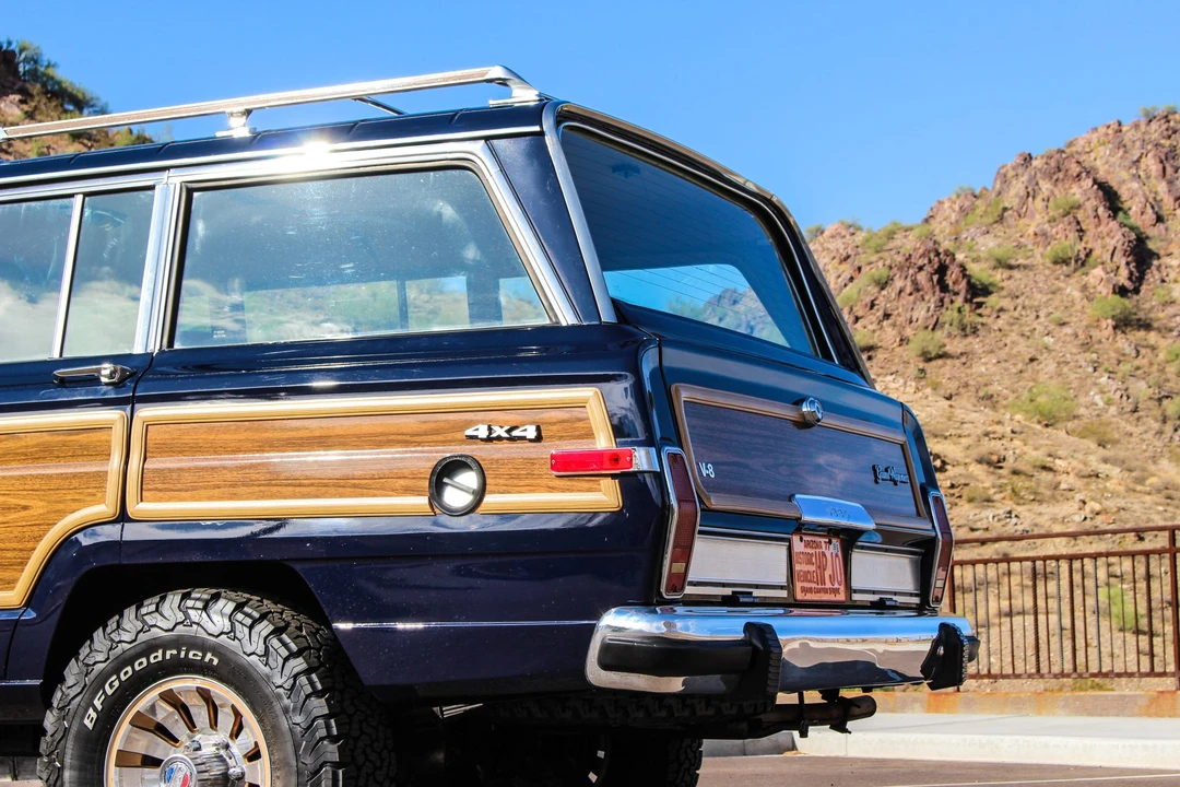 1987 Jeep SJ Grand Wagoneer - Image 10 of 31