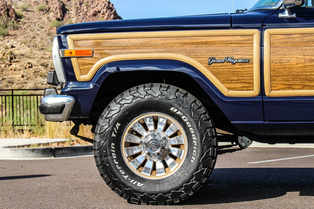 1987 Jeep SJ Grand Wagoneer - Image 9 of 31