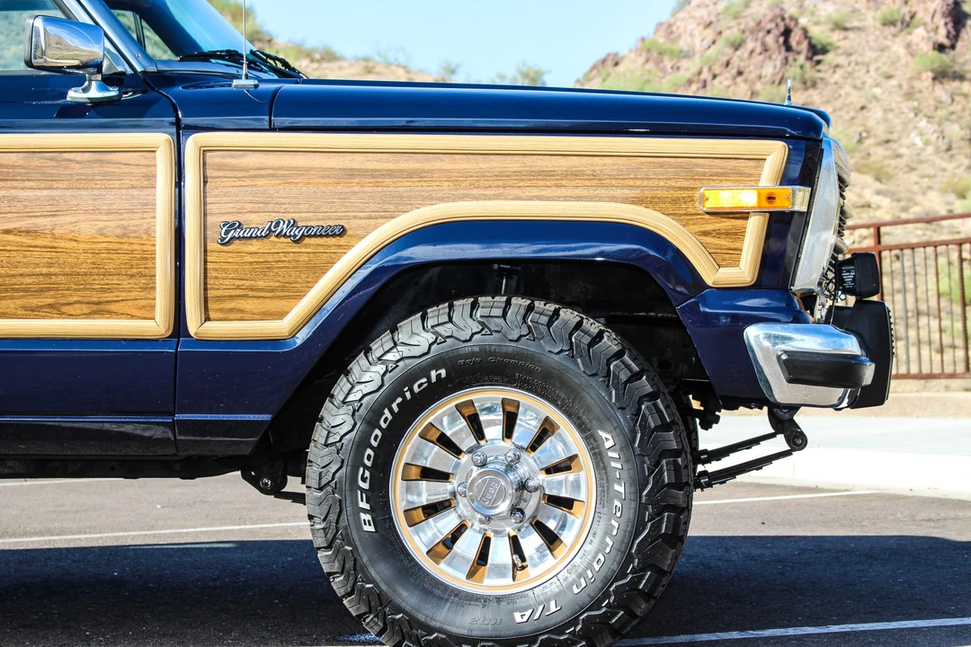 1987 Jeep SJ Grand Wagoneer - Image 13 of 31