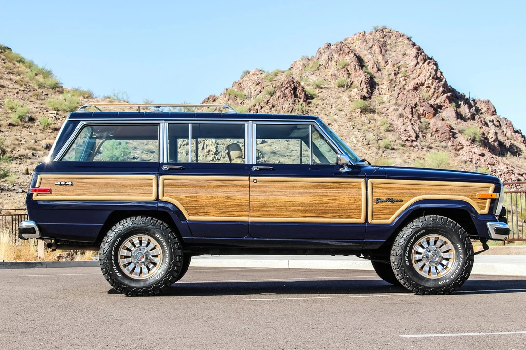 1987 Jeep SJ Grand Wagoneer - Image 5 of 31