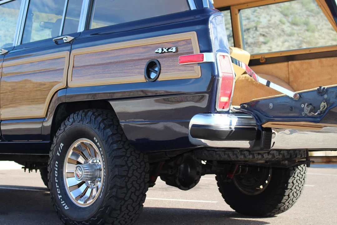 1987 Jeep SJ Grand Wagoneer - Image 11 of 31