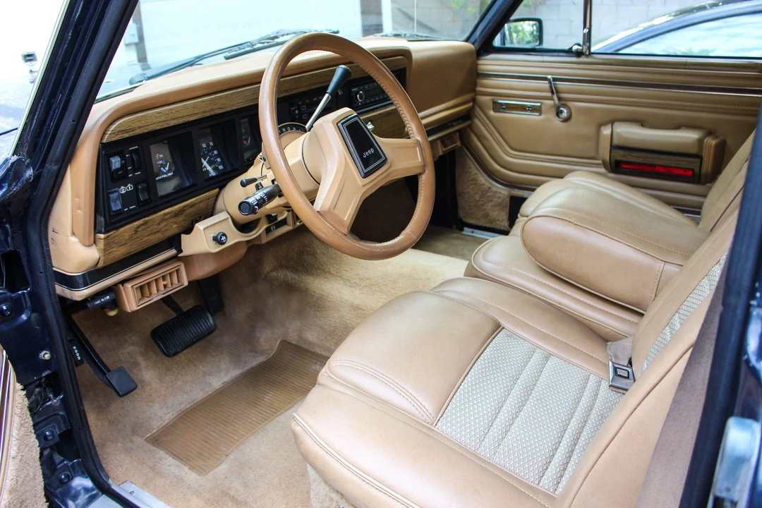 1987 Jeep SJ Grand Wagoneer - Image 24 of 31