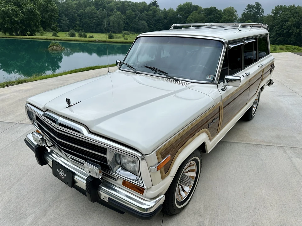 1987 Jeep SJ Grand Wagoneer - Image 4 of 31