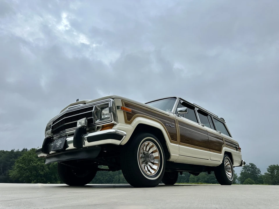 1987 Jeep SJ Grand Wagoneer - Image 2 of 31