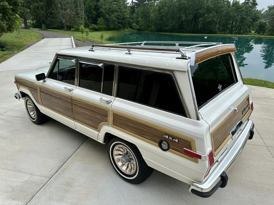1987 Jeep SJ Grand Wagoneer - Image 14 of 31