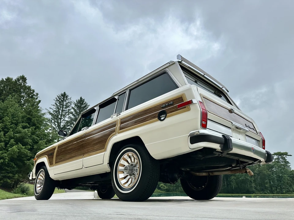 1987 Jeep SJ Grand Wagoneer - Image 13 of 31