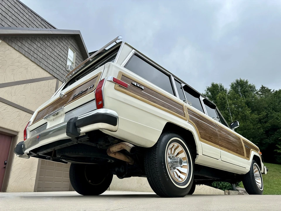 1987 Jeep SJ Grand Wagoneer - Image 11 of 31