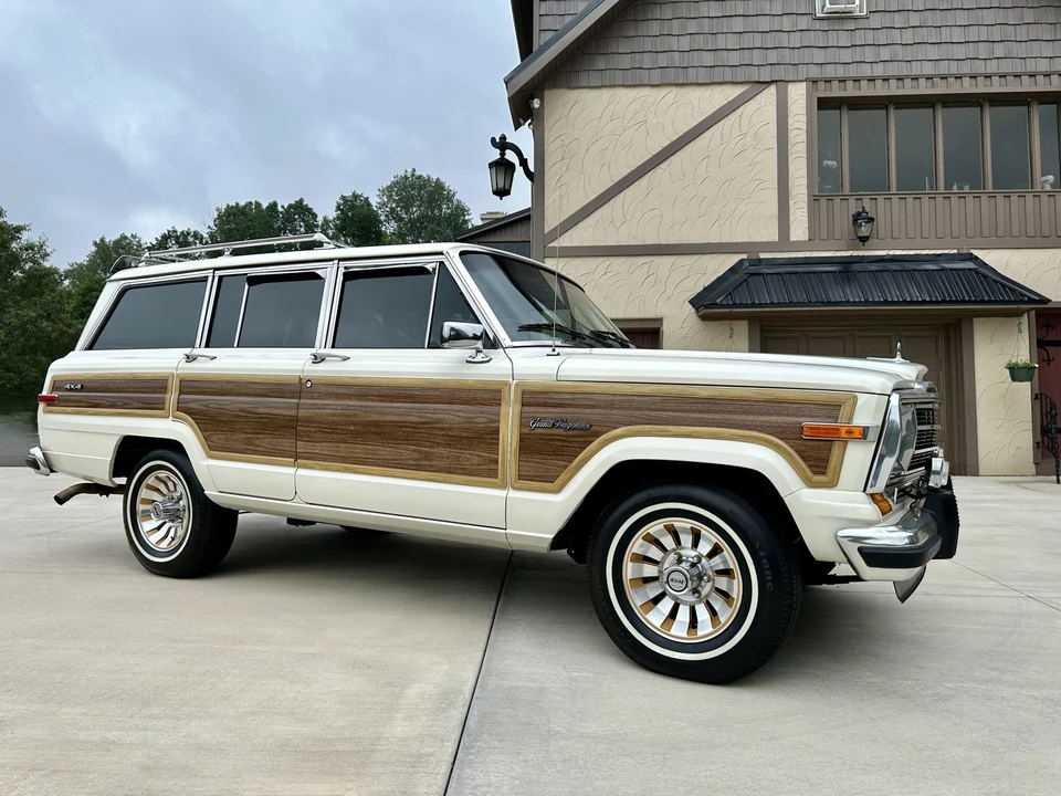1987 Jeep SJ Grand Wagoneer - Image 8 of 31