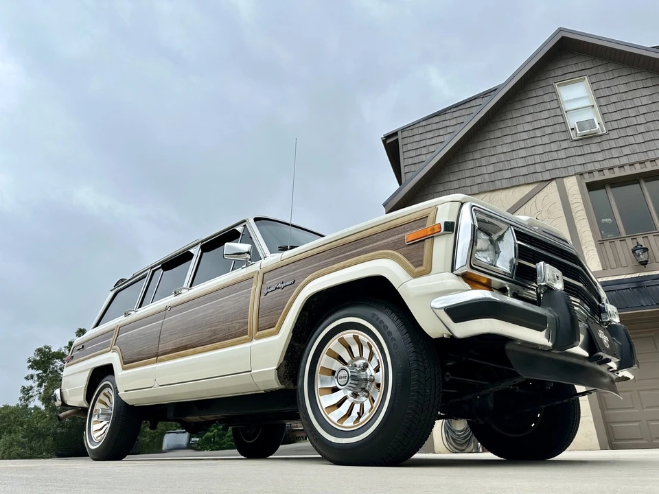 1987 Jeep SJ Grand Wagoneer - Image 7 of 31