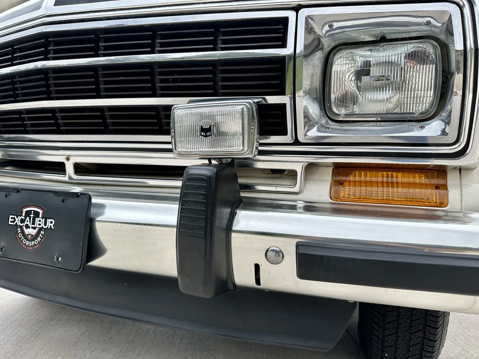 1987 Jeep SJ Grand Wagoneer - Image 19 of 31