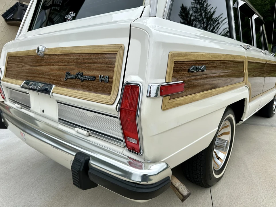 1987 Jeep SJ Grand Wagoneer - Image 23 of 31