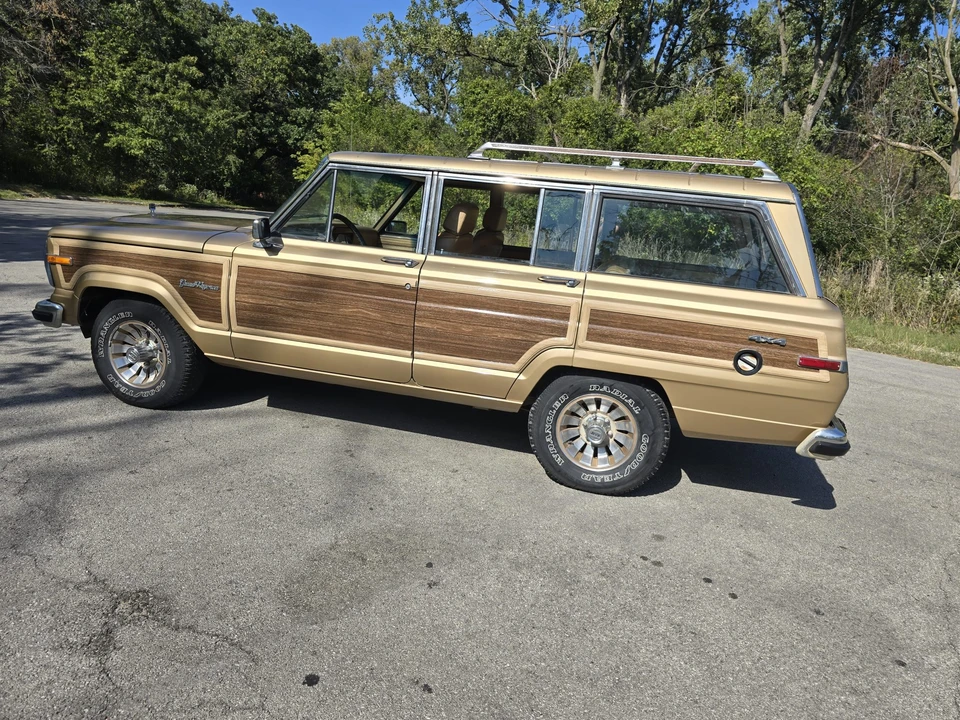 1987 Jeep SJ Grand Wagoneer - Image 15 of 31